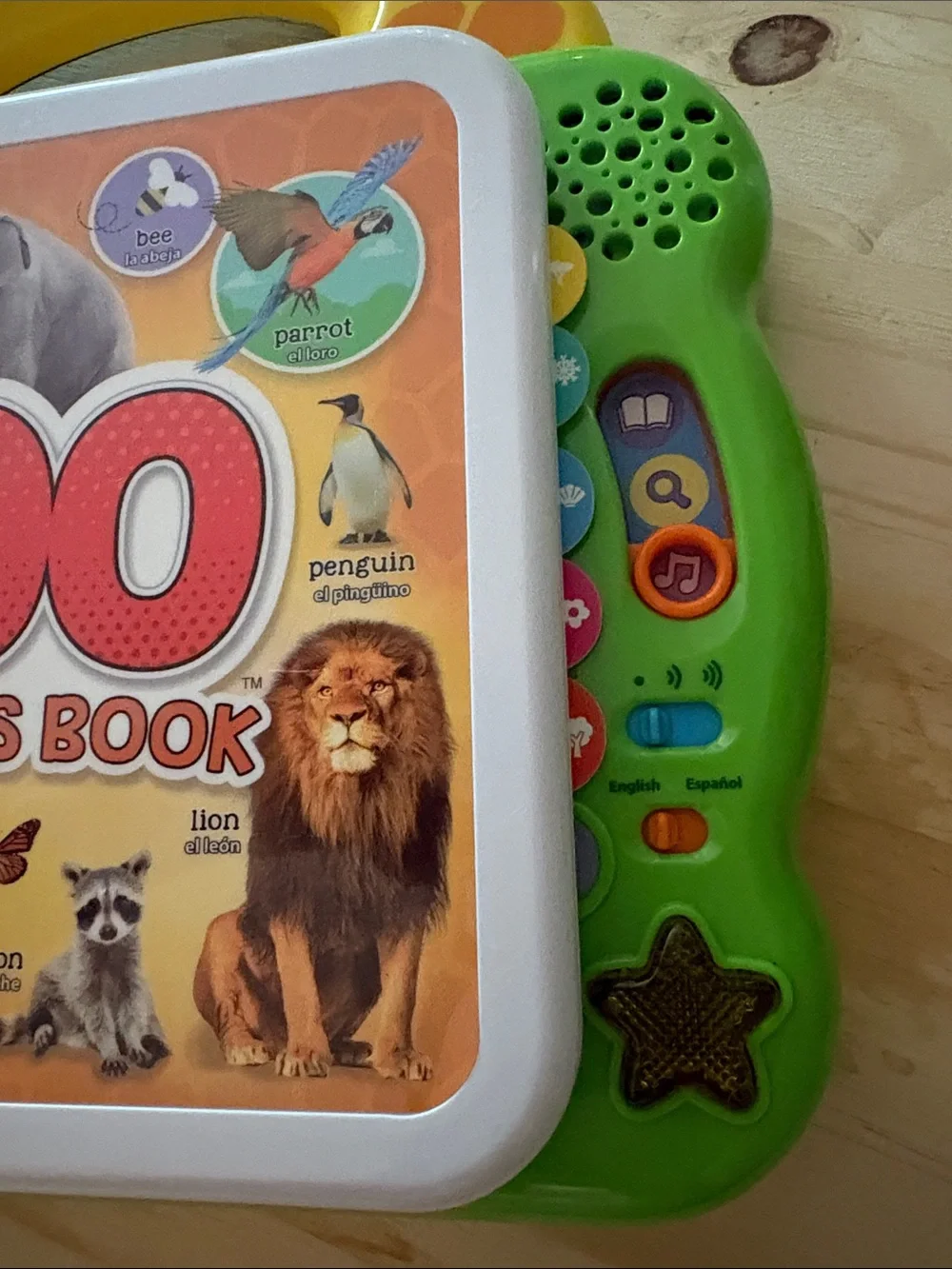 LeapFrog 100 Animals Book - Yellow/Green Interactive Learning Toy